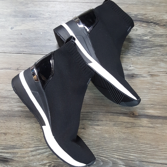 Michael Kors Shoes - Michael kors skylar booties